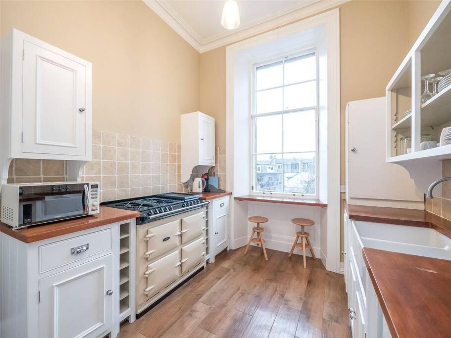 Beautiful & Bright 2 Bed Flat Murrayfield 에든버러 외부 사진